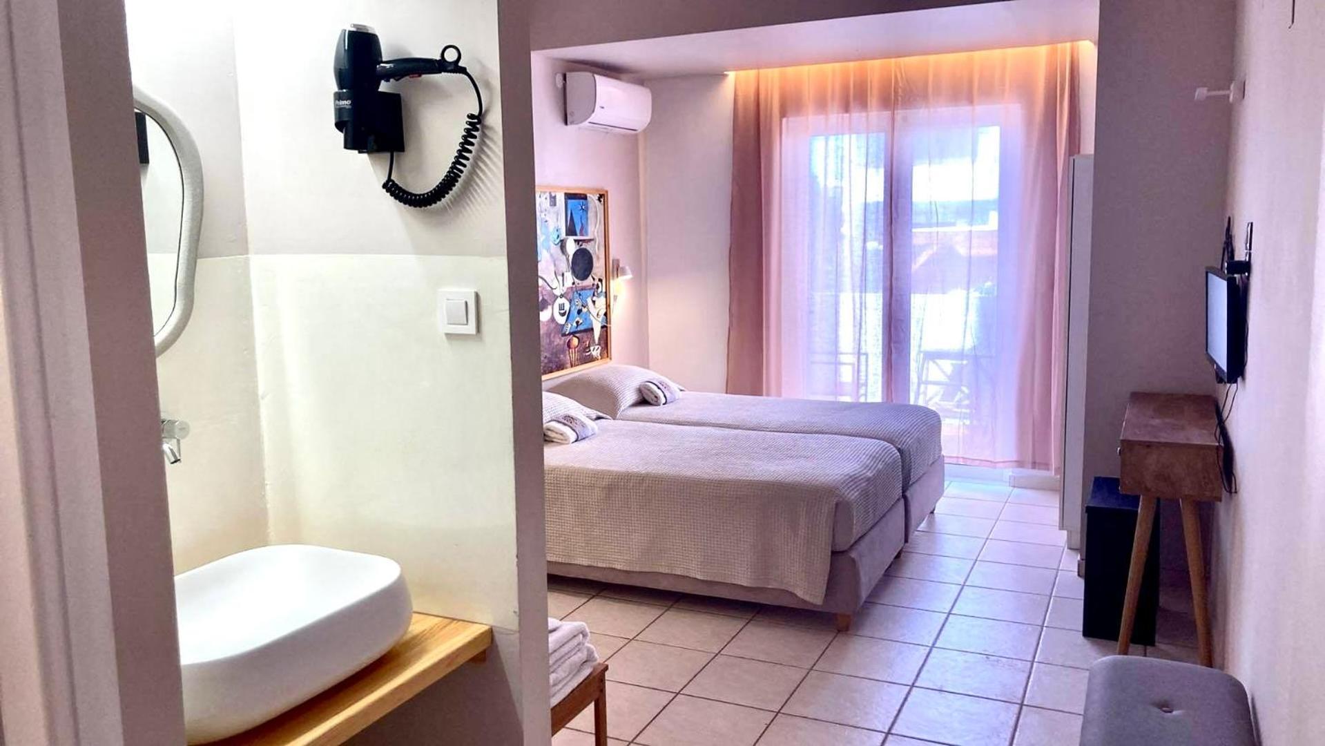 Tree Of Life Art Hotel Agia Marina Zewnętrze zdjęcie